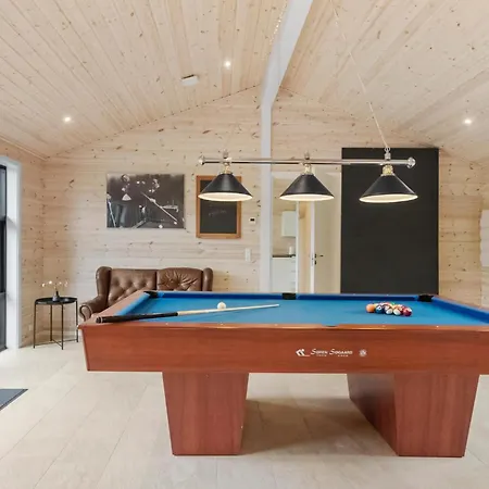 5 Bedroom Cozy In Vaeggerlose * Bøtø By