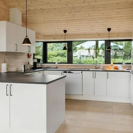 Feriehus 4 Bedroom Lovely In Vaeggerlose