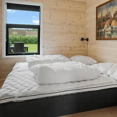 4 Bedroom Lovely Home In Vaeggerlose