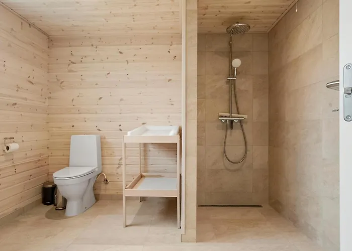 5 Bedroom Cozy In Vaeggerlose * Bøtø By