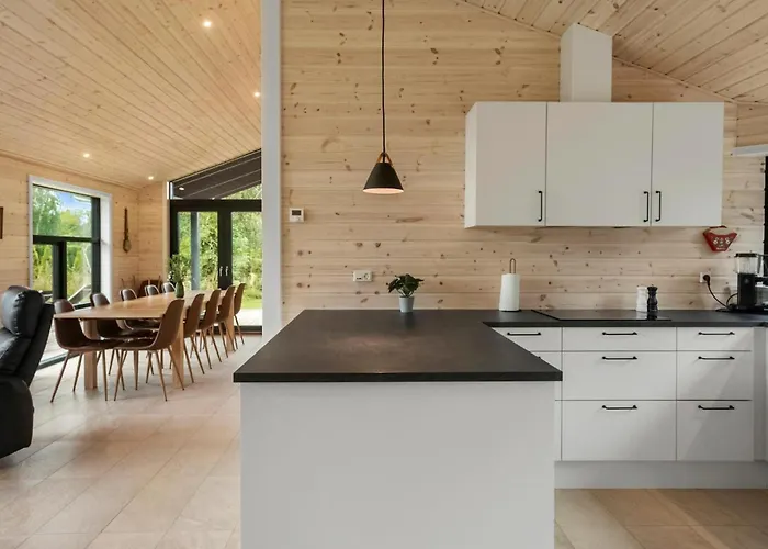 5 Bedroom Cozy In Vaeggerlose بيت للعطل Bøtø By