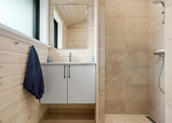5 Bedroom Cozy In Vaeggerlose * Bøtø By