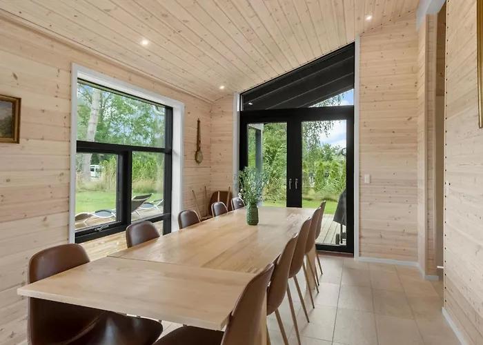 5 Bedroom Cozy In Vaeggerlose